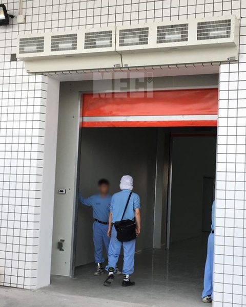 Quạt cắt gió ACI lắp tại cửa vào nhà máy