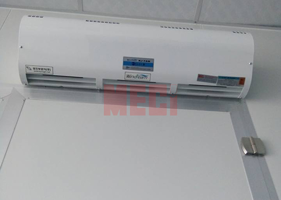 Quạt cắt gió lắp tại cửa phòng sạch