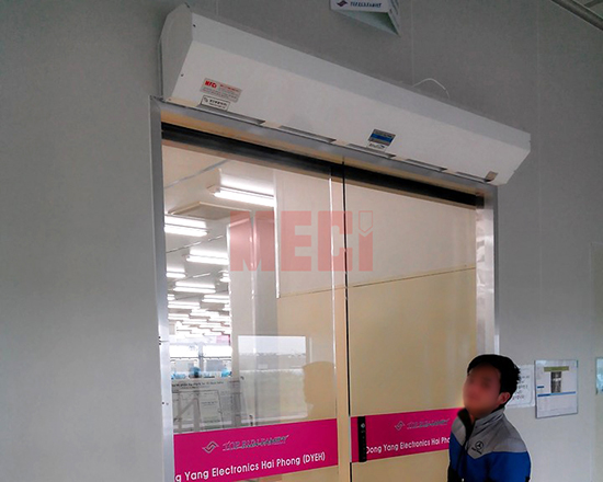 Quạt cắt gió ngăn mùi, ngăn nhiệt tại phòng ăn